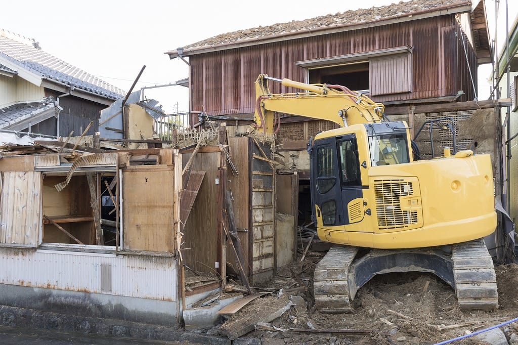 木造住宅の解体工事の様子
